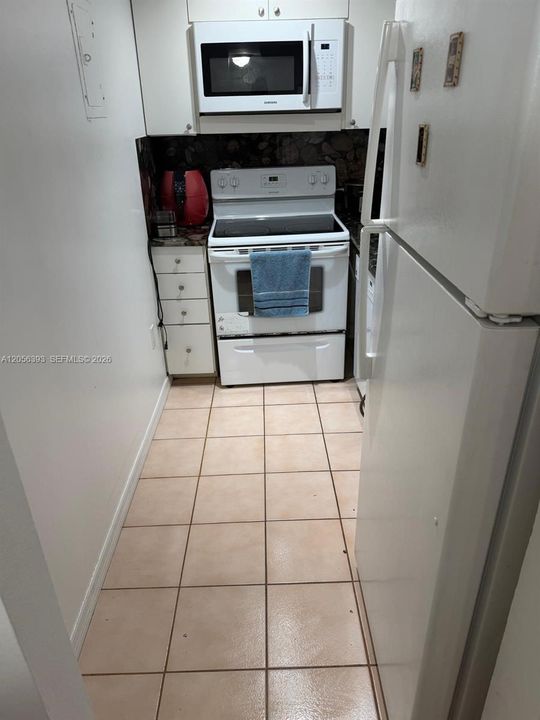 В аренду: $1,950 (2 спален, 2 ванн, 782 Квадратных фут)