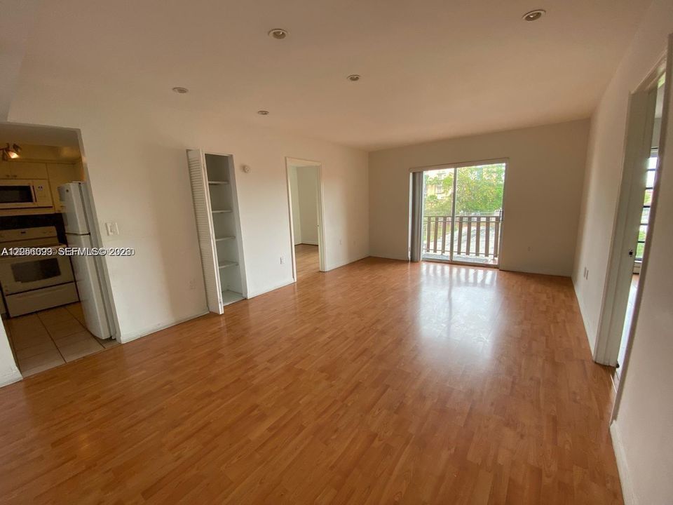 В аренду: $1,950 (2 спален, 2 ванн, 782 Квадратных фут)