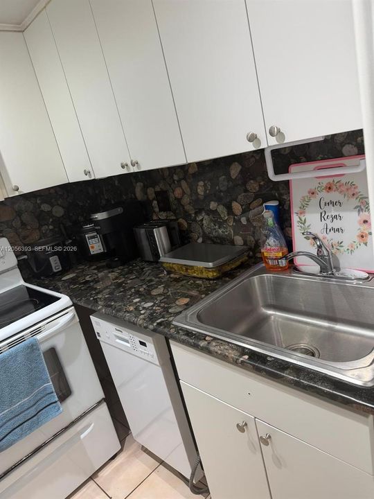 В аренду: $1,950 (2 спален, 2 ванн, 782 Квадратных фут)