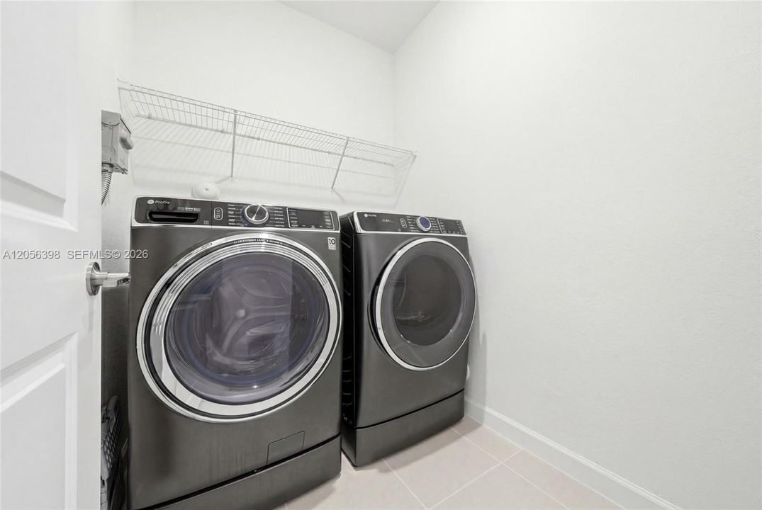 En Renta: $3,800 (4 camas, 3 baños, 2412 Pies cuadrados)