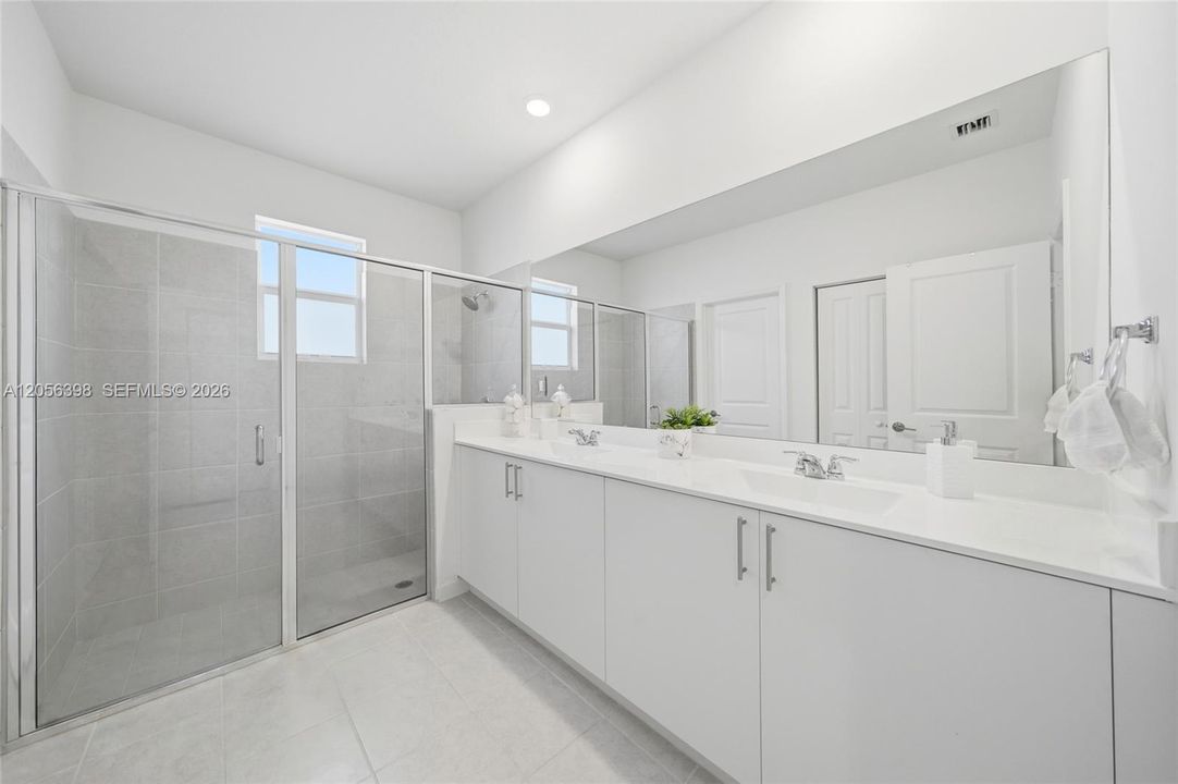 En Renta: $3,800 (4 camas, 3 baños, 2412 Pies cuadrados)