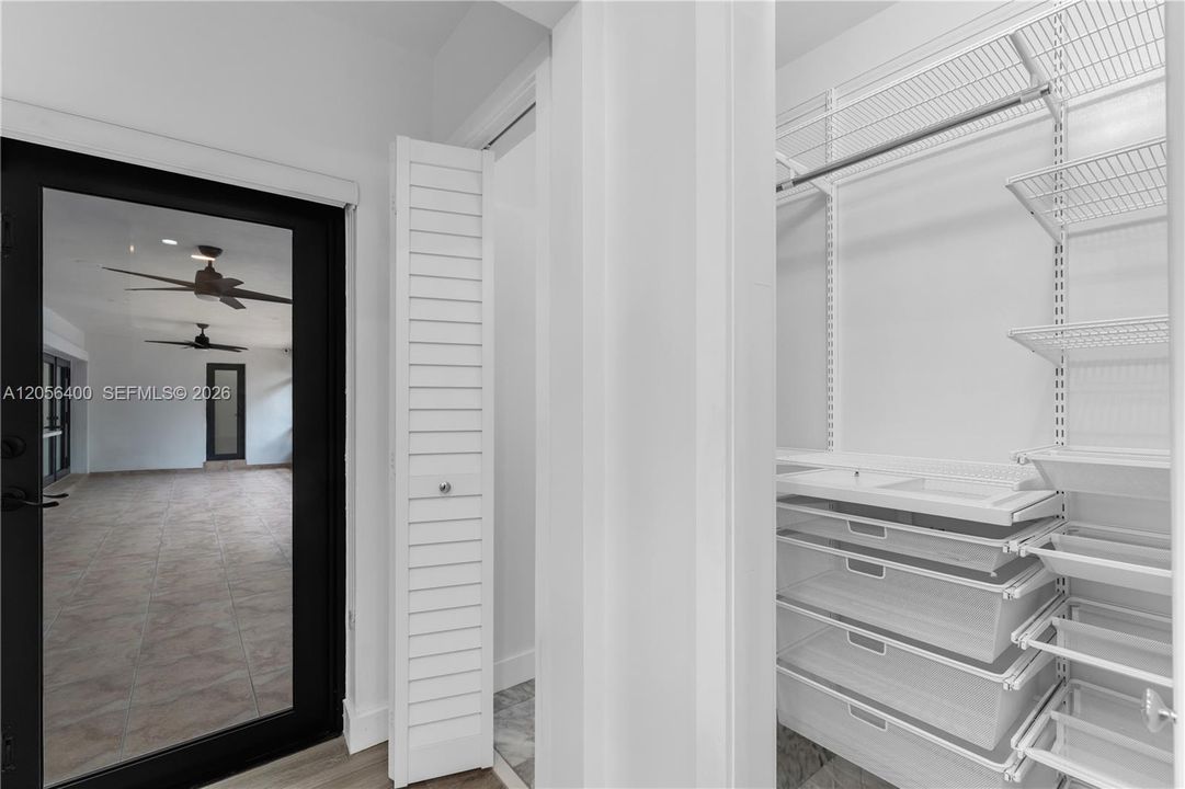 На продажу: $1,290,900 (3 спален, 2 ванн, 1942 Квадратных фут)