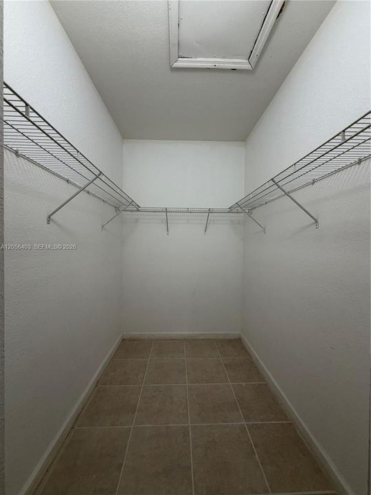 На продажу: $199,999 (2 спален, 2 ванн, 930 Квадратных фут)