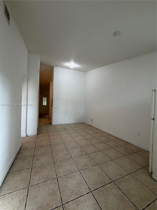 На продажу: $199,999 (2 спален, 2 ванн, 930 Квадратных фут)