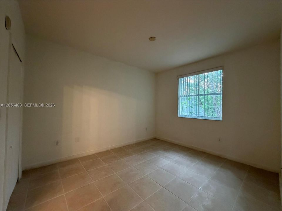 На продажу: $199,999 (2 спален, 2 ванн, 930 Квадратных фут)