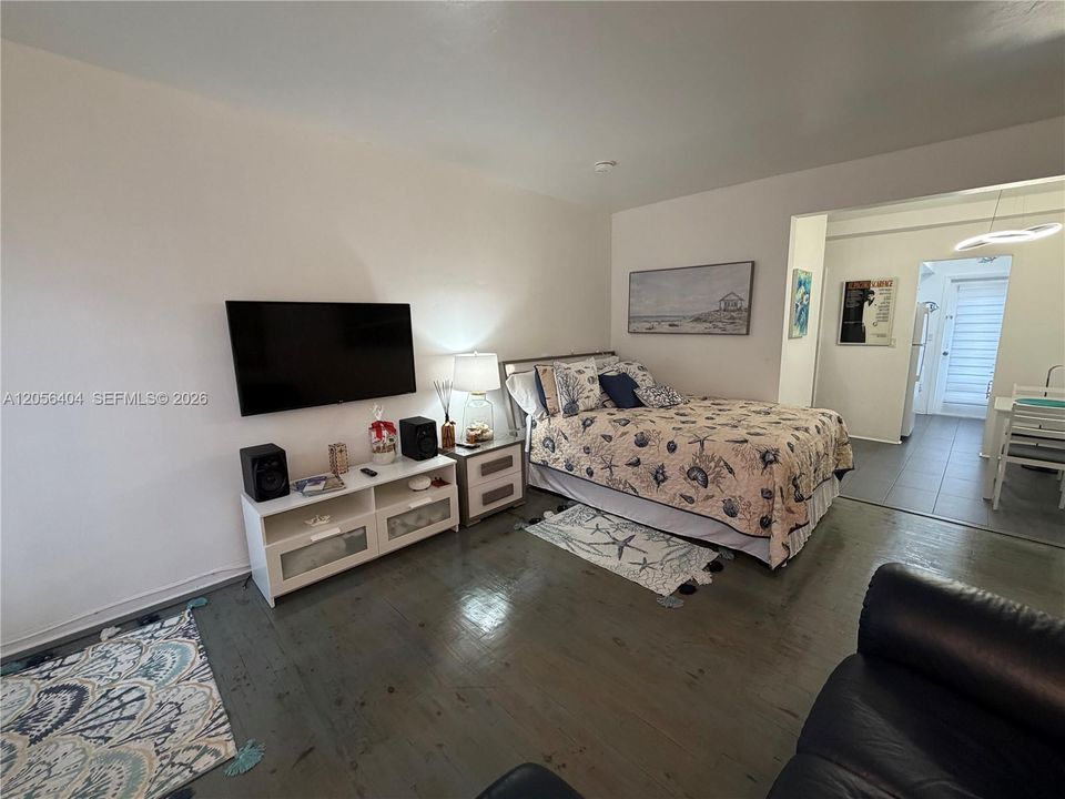 For Rent: $1,650 (0 beds, 1 baths, 380 Square Feet)