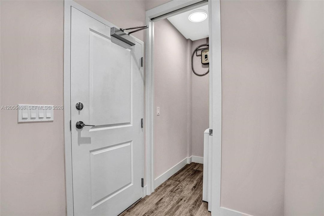 В аренду: $9,000 (2 спален, 2 ванн, 820 Квадратных фут)