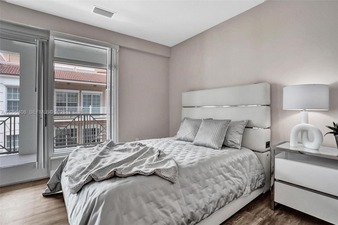 В аренду: $9,000 (2 спален, 2 ванн, 820 Квадратных фут)