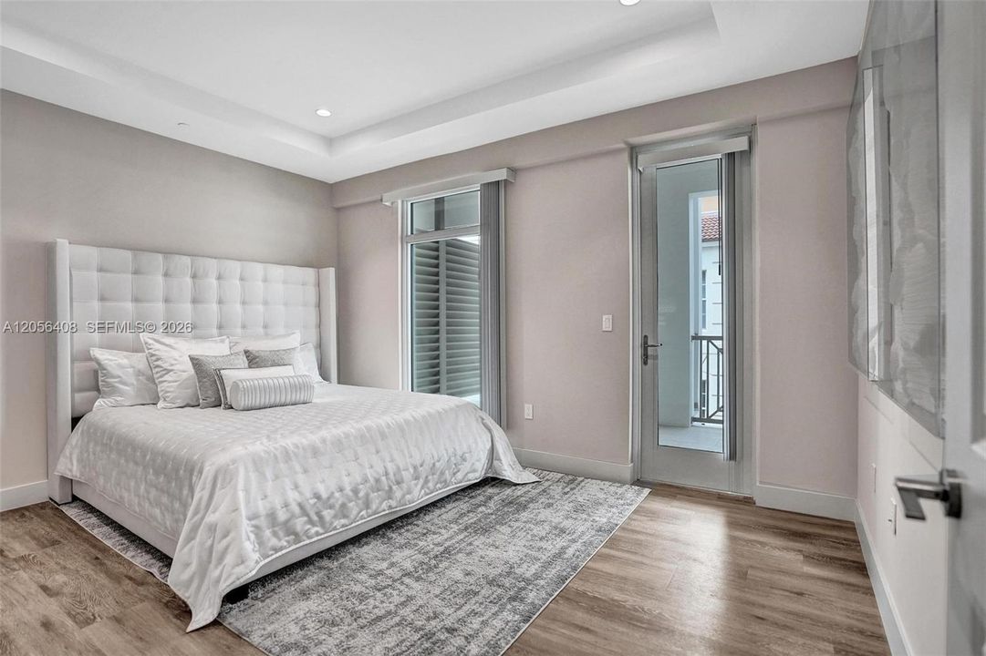 В аренду: $9,000 (2 спален, 2 ванн, 820 Квадратных фут)