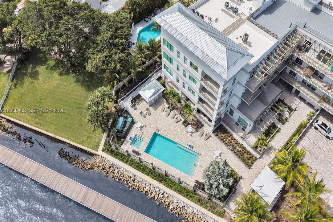 В аренду: $9,000 (2 спален, 2 ванн, 820 Квадратных фут)