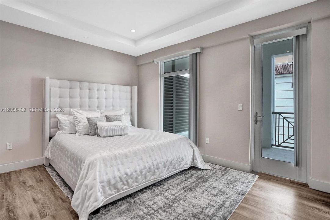 В аренду: $9,000 (2 спален, 2 ванн, 820 Квадратных фут)