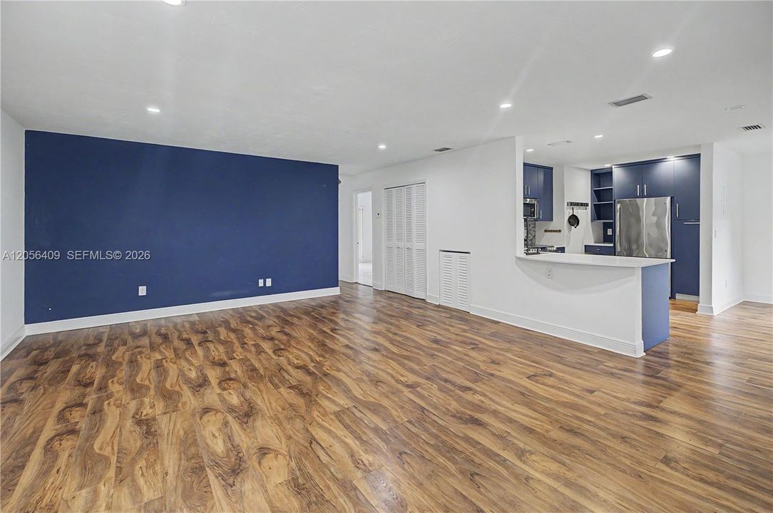 For Sale: $600,000 (2 beds, 2 baths, 1218 Square Feet)