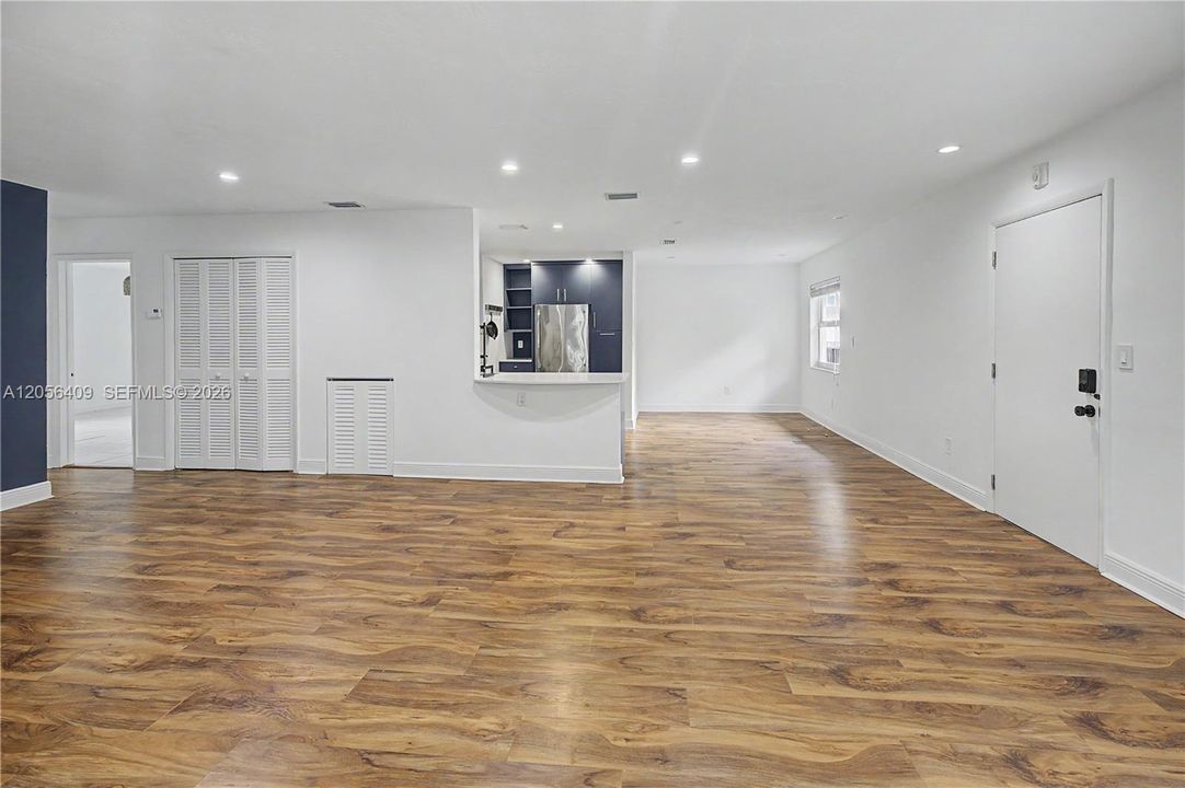 For Sale: $600,000 (2 beds, 2 baths, 1218 Square Feet)