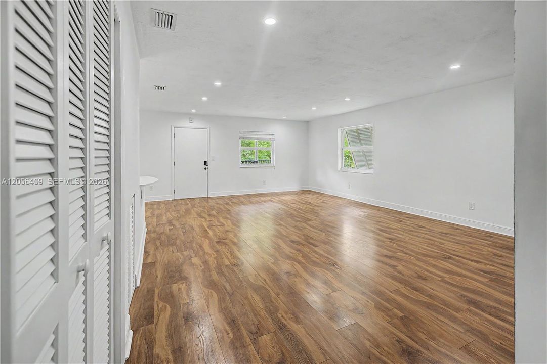 For Sale: $600,000 (2 beds, 2 baths, 1218 Square Feet)