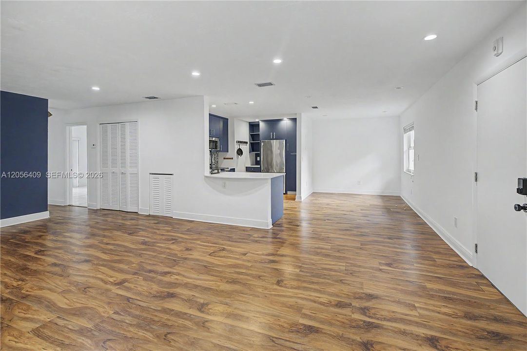 For Sale: $600,000 (2 beds, 2 baths, 1218 Square Feet)