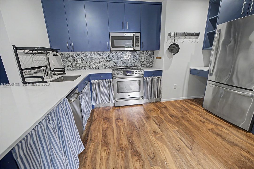 For Sale: $600,000 (2 beds, 2 baths, 1218 Square Feet)