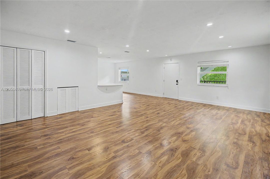 For Sale: $600,000 (2 beds, 2 baths, 1218 Square Feet)