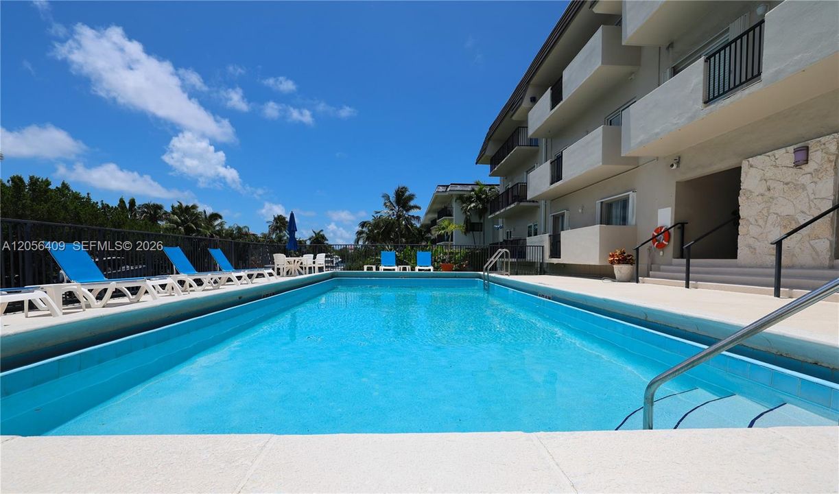 For Sale: $600,000 (2 beds, 2 baths, 1218 Square Feet)