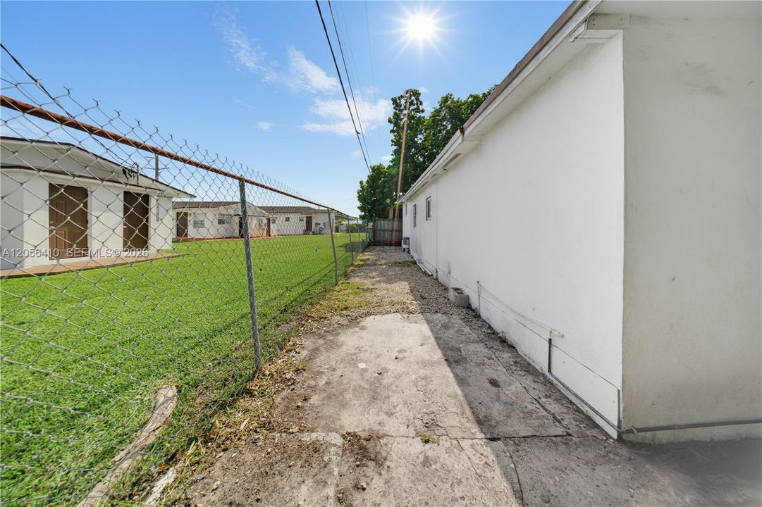 待售: $629,900 (0 贝兹, 0 浴室, 1056 平方英尺)