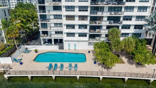 En Venta: $570,000 (2 camas, 2 baños, 1300 Pies cuadrados)