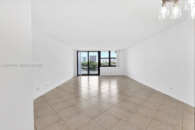 En Venta: $570,000 (2 camas, 2 baños, 1300 Pies cuadrados)
