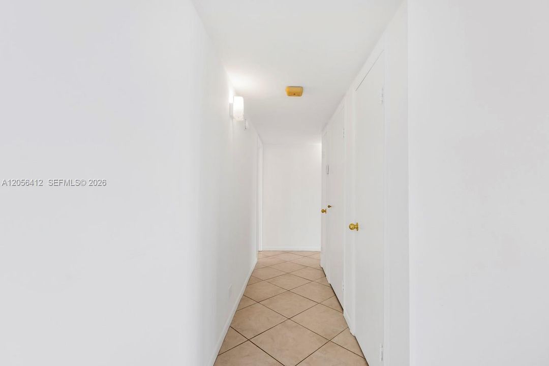En Venta: $570,000 (2 camas, 2 baños, 1300 Pies cuadrados)