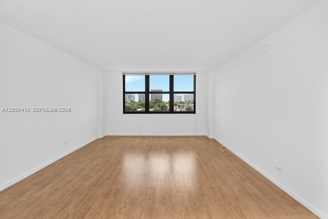 En Venta: $570,000 (2 camas, 2 baños, 1300 Pies cuadrados)