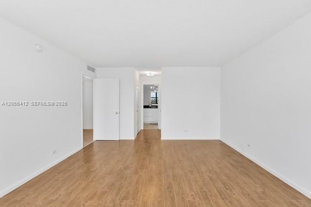 En Venta: $570,000 (2 camas, 2 baños, 1300 Pies cuadrados)