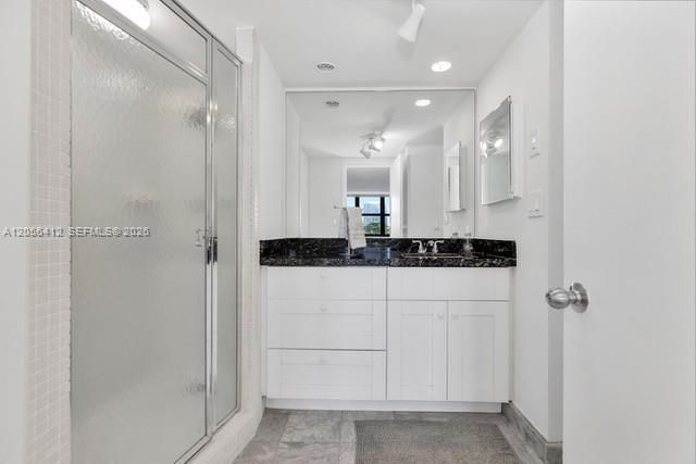 En Venta: $570,000 (2 camas, 2 baños, 1300 Pies cuadrados)