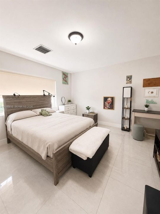 В аренду: $3,500 (4 спален, 3 ванн, 1580 Квадратных фут)
