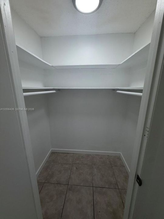 3rd bedroom's closet