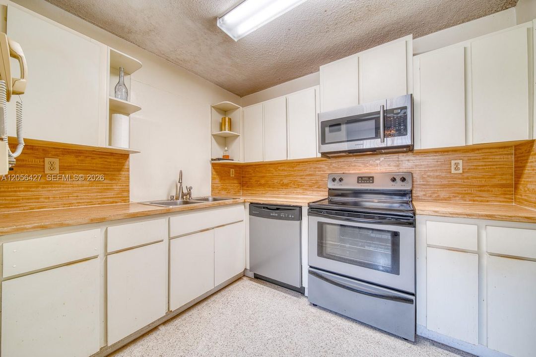 En Venta: $875,000 (4 camas, 2 baños, 1856 Pies cuadrados)