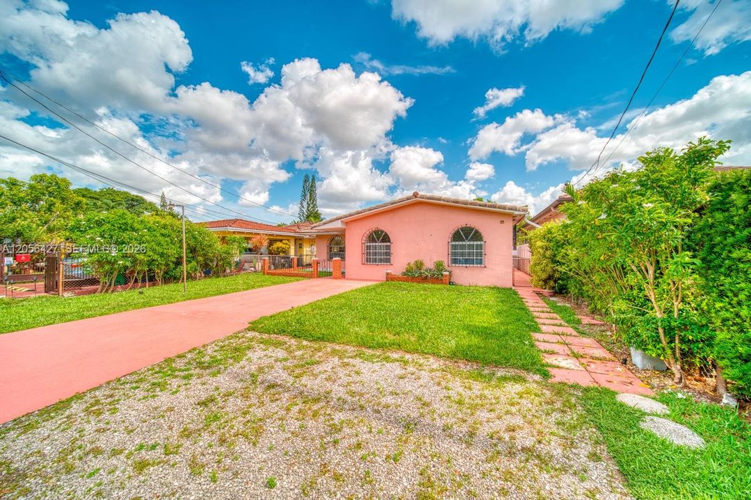 En Venta: $875,000 (4 camas, 2 baños, 1856 Pies cuadrados)