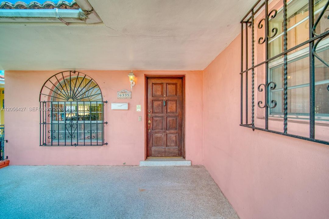 En Venta: $875,000 (4 camas, 2 baños, 1856 Pies cuadrados)