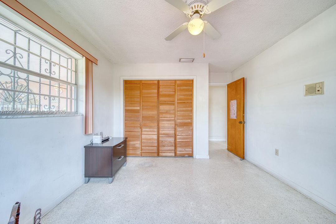 En Venta: $875,000 (4 camas, 2 baños, 1856 Pies cuadrados)