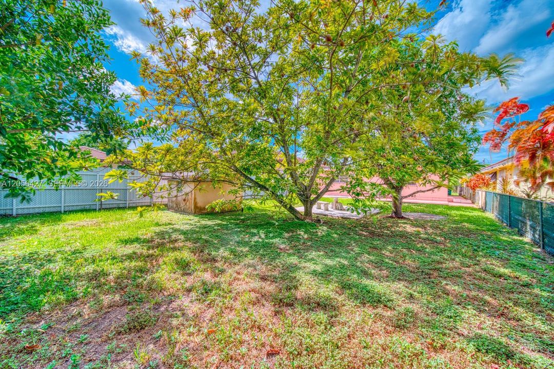 En Venta: $875,000 (4 camas, 2 baños, 1856 Pies cuadrados)