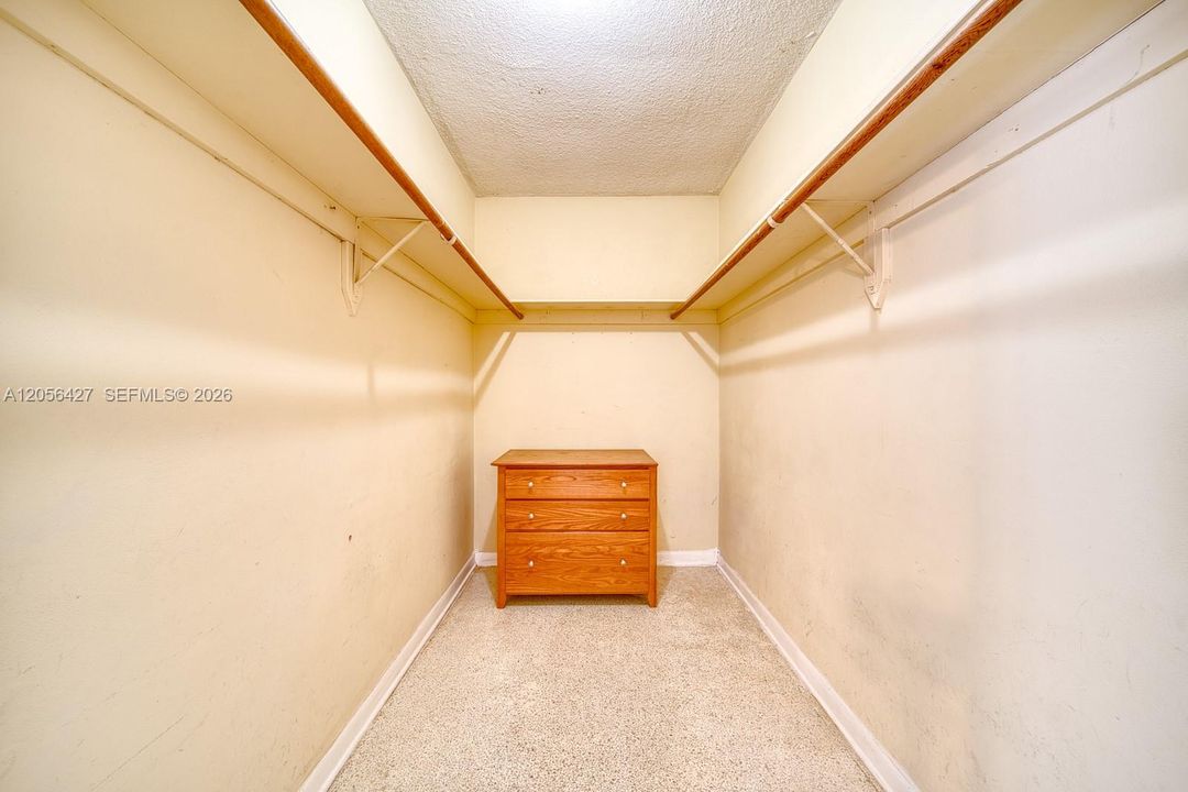 En Venta: $875,000 (4 camas, 2 baños, 1856 Pies cuadrados)