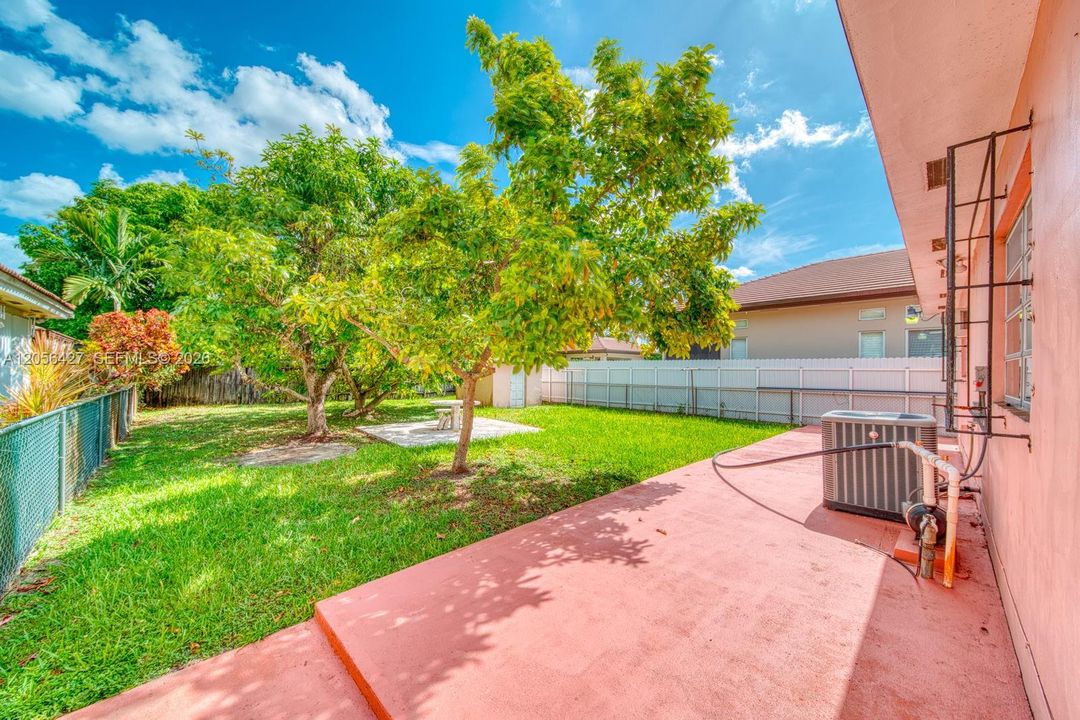 En Venta: $875,000 (4 camas, 2 baños, 1856 Pies cuadrados)