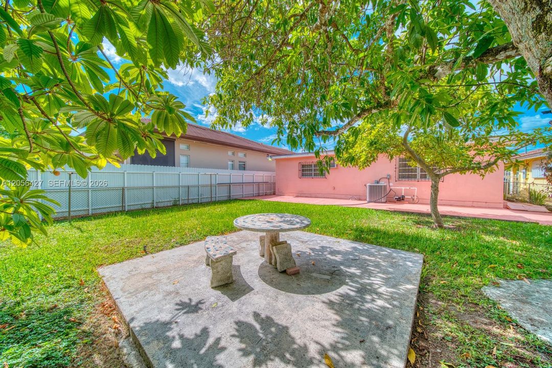 En Venta: $875,000 (4 camas, 2 baños, 1856 Pies cuadrados)