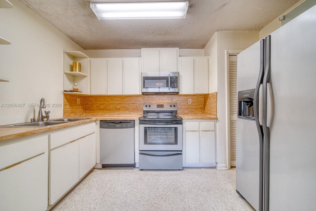 En Venta: $875,000 (4 camas, 2 baños, 1856 Pies cuadrados)