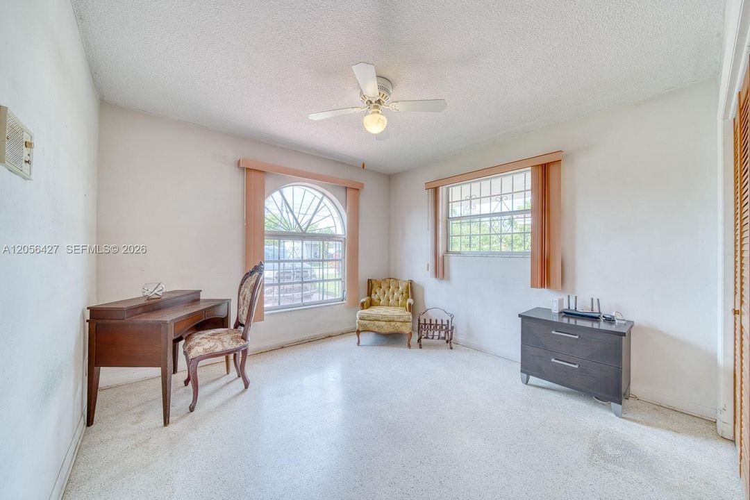 En Venta: $875,000 (4 camas, 2 baños, 1856 Pies cuadrados)