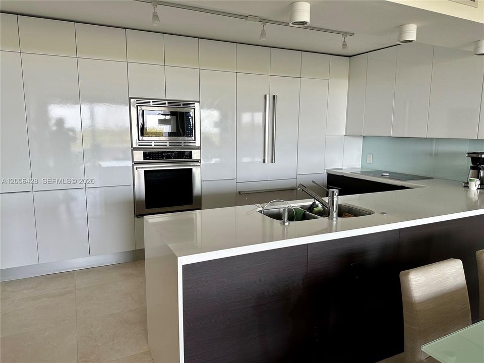В аренду: $6,900 (2 спален, 2 ванн, 1260 Квадратных фут)