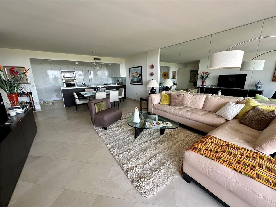 В аренду: $6,900 (2 спален, 2 ванн, 1260 Квадратных фут)