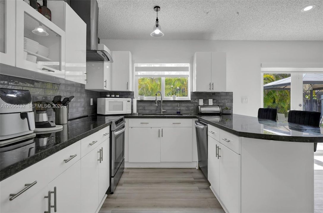 В аренду: $3,900 (3 спален, 2 ванн, 1524 Квадратных фут)