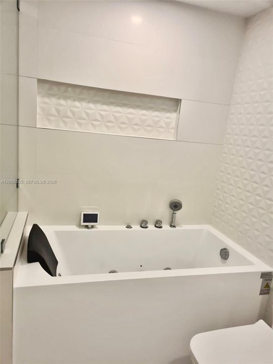 For Rent: $3,500 (1 beds, 2 baths, 1113 Square Feet)