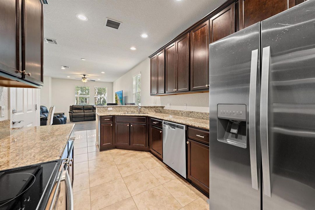 1156 S Community Dr-11