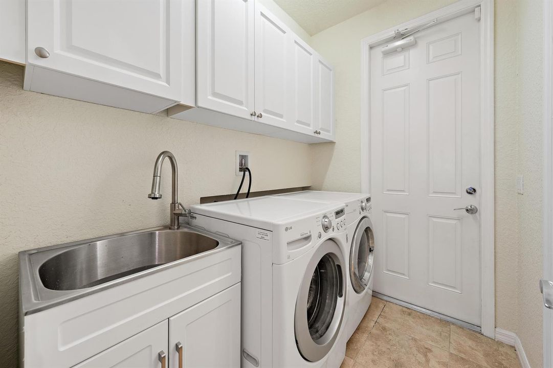 1156 S Community Dr-12