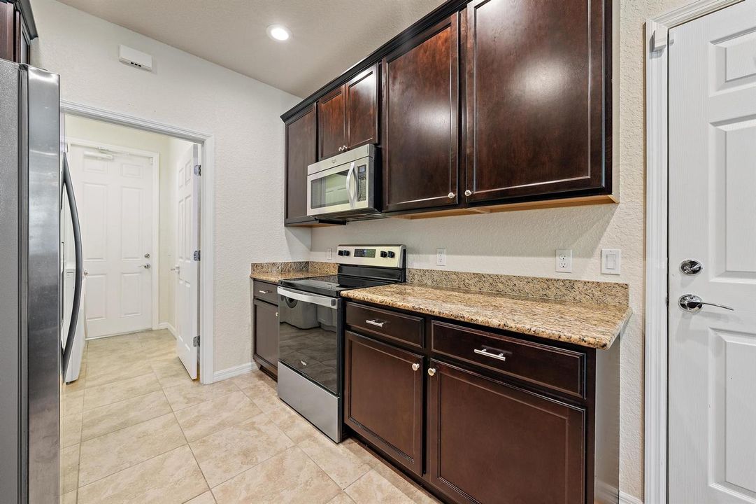 1156 S Community Dr-10