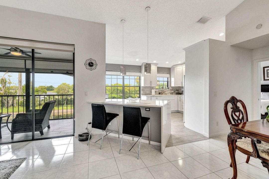 BREAKFAST BAR