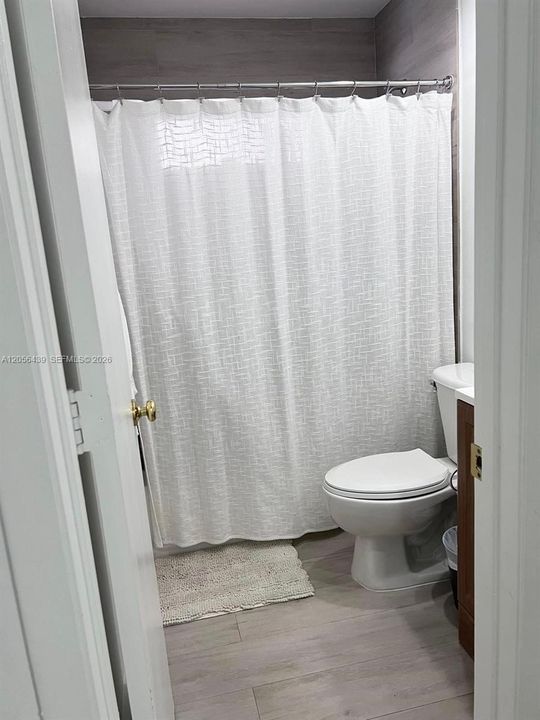 В аренду: $3,700 (3 спален, 2 ванн, 1296 Квадратных фут)